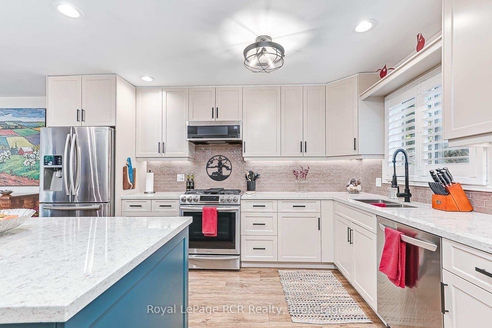 Photo 7 of Unit 406, 12 Dawson Drive, Collingwood — HOMEH