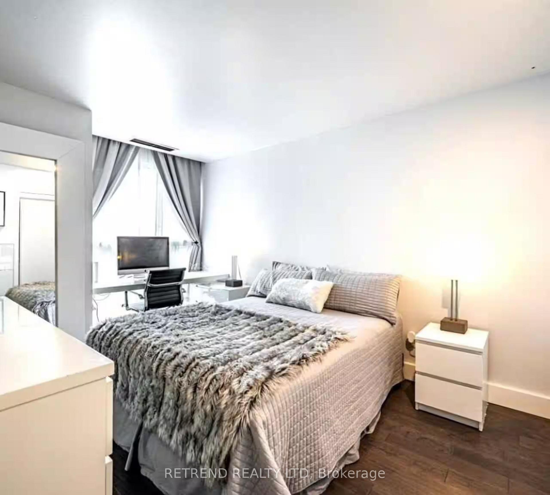 Photo 4 of Unit 209, 8 wellesley Street E, Toronto, Church-Yonge Corridor — HOMEH