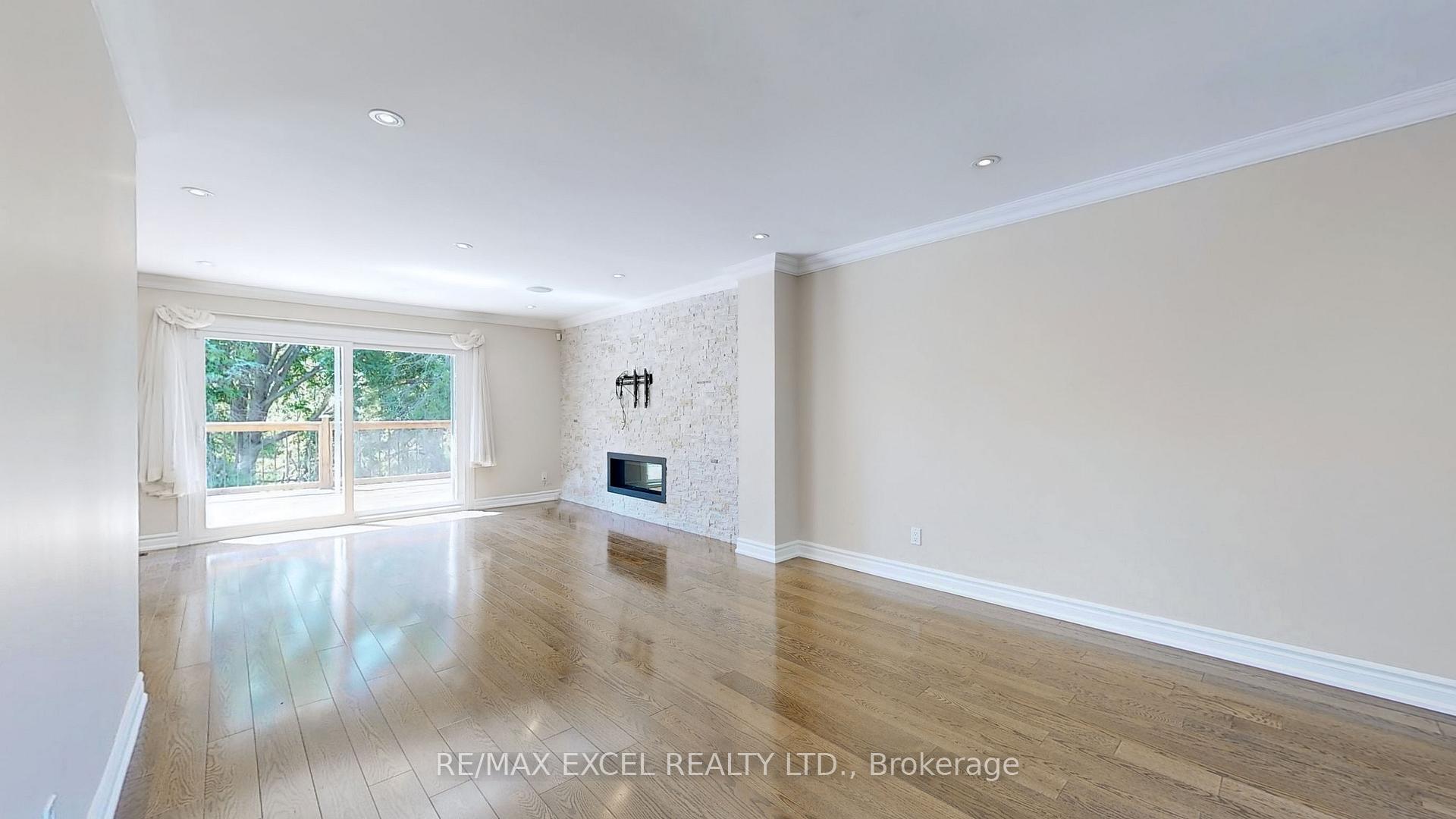 Photo 2 of 10 Alexis Road, Markham, Thornlea — HOMEH