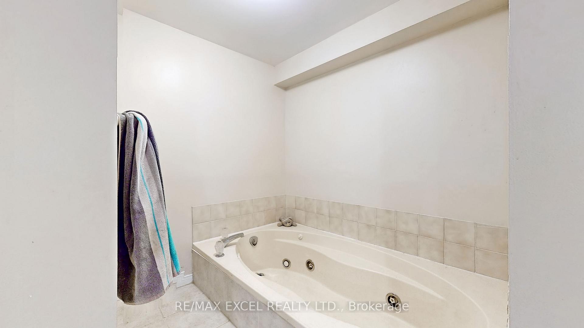 Photo 34 of 10 Alexis Road, Markham, Thornlea — HOMEH