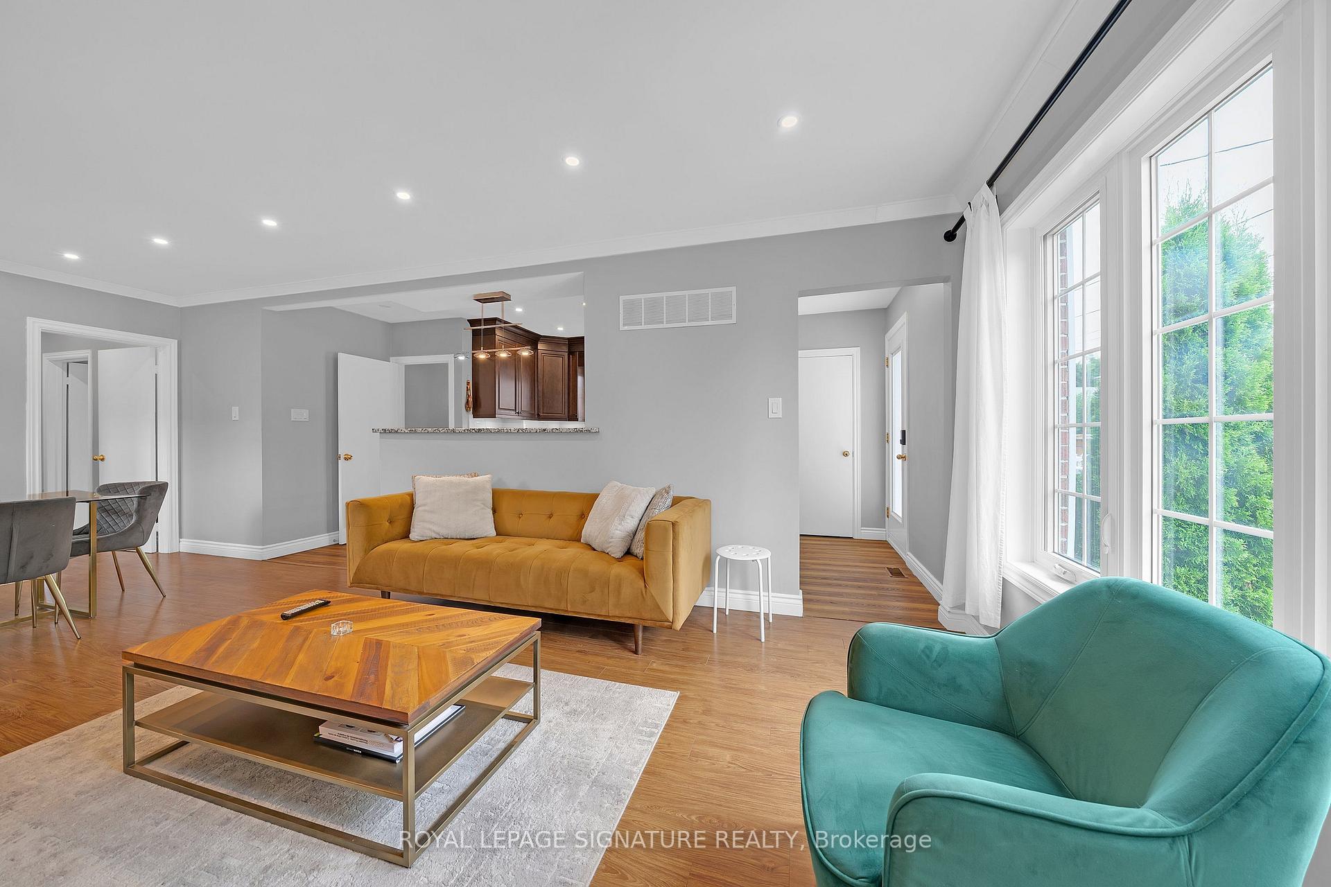 Photo 5 of 118 Rexleigh Drive, Toronto, O'Connor-Parkview — HOMEH