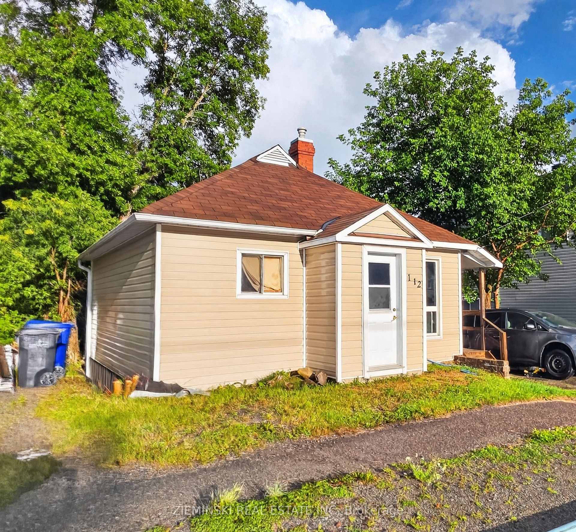 Front of 112 Duncan Avenue S