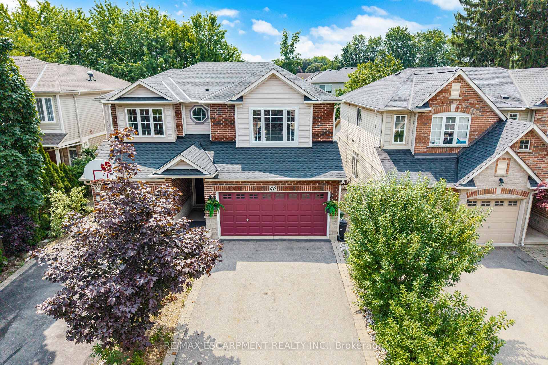 Photo 1 of 40 Sunnycroft Court, Hamilton, Waterdown — HOMEH