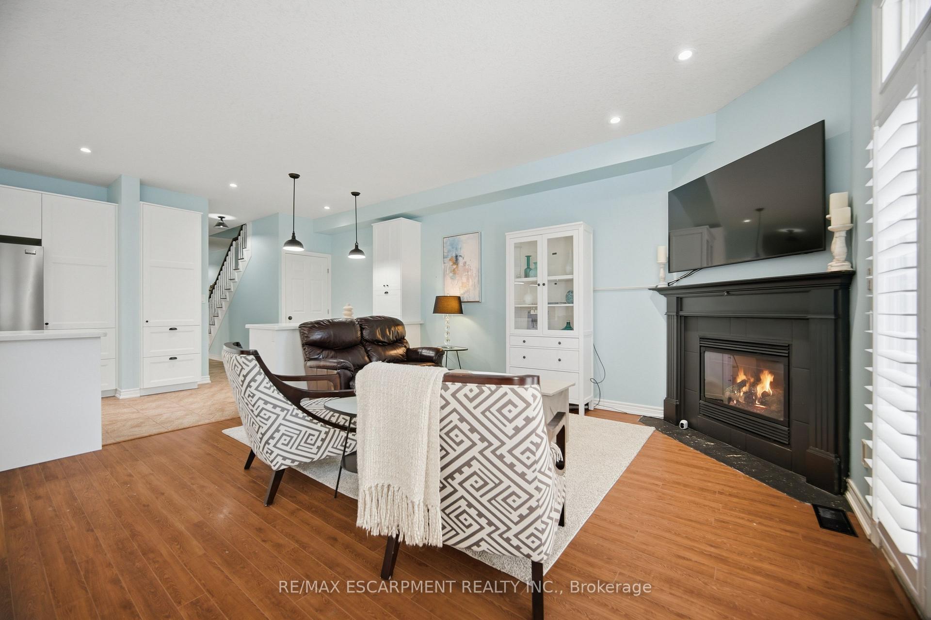 Photo 8 of 40 Sunnycroft Court, Hamilton, Waterdown — HOMEH