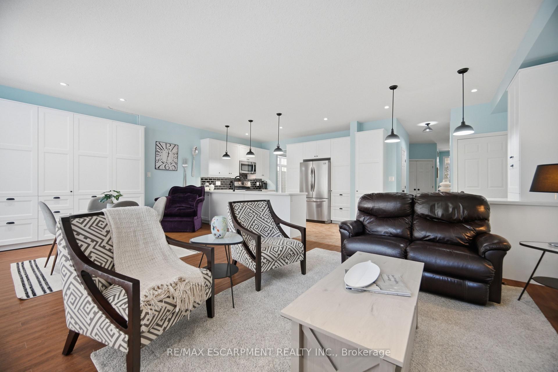 Photo 10 of 40 Sunnycroft Court, Hamilton, Waterdown — HOMEH