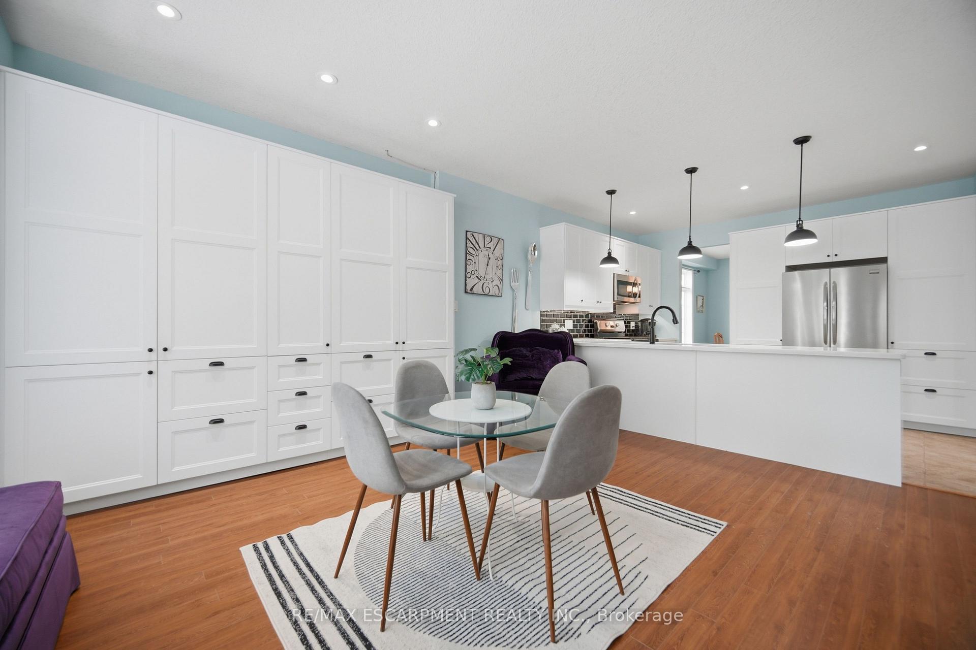 Photo 12 of 40 Sunnycroft Court, Hamilton, Waterdown — HOMEH
