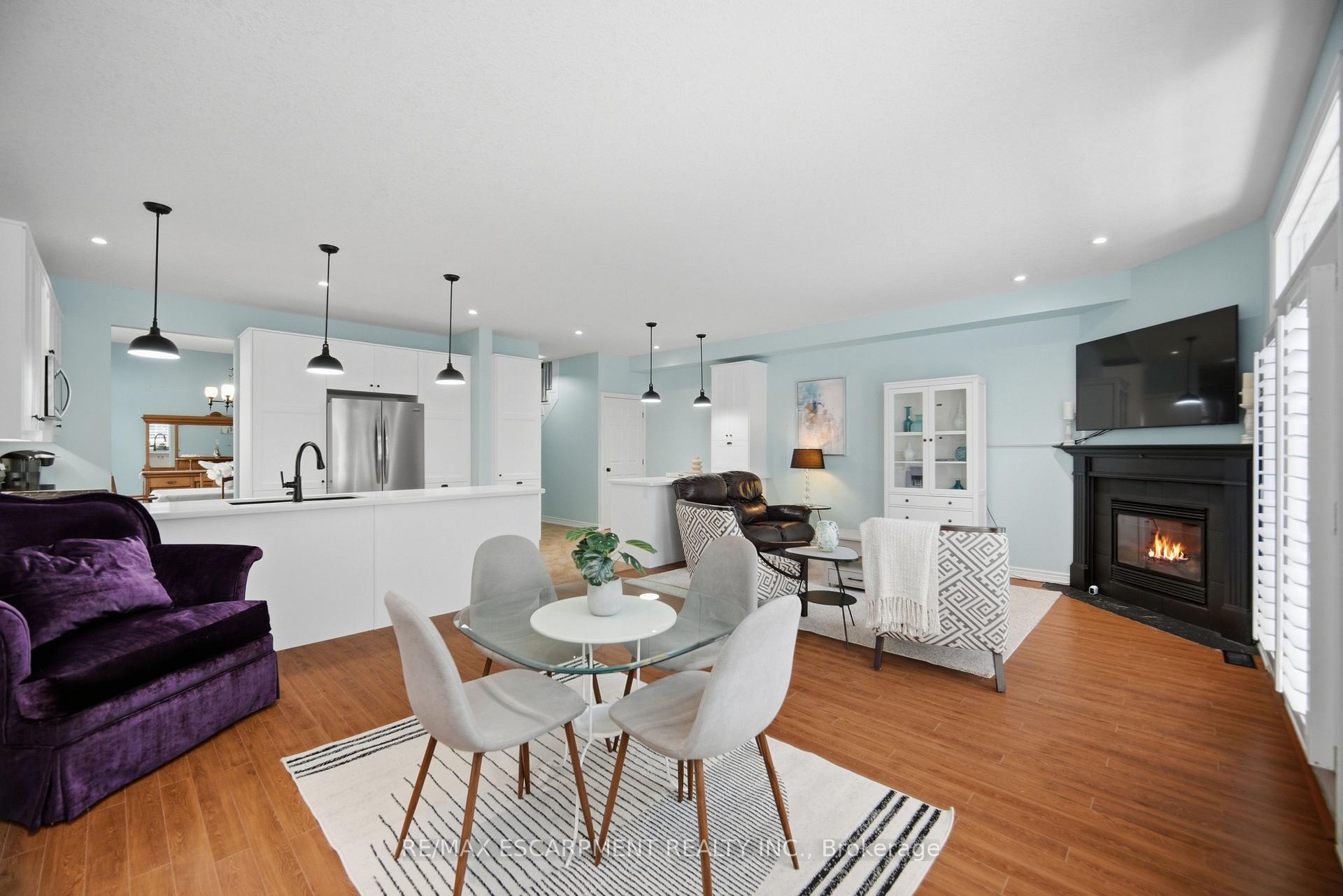 Photo 13 of 40 Sunnycroft Court, Hamilton, Waterdown — HOMEH