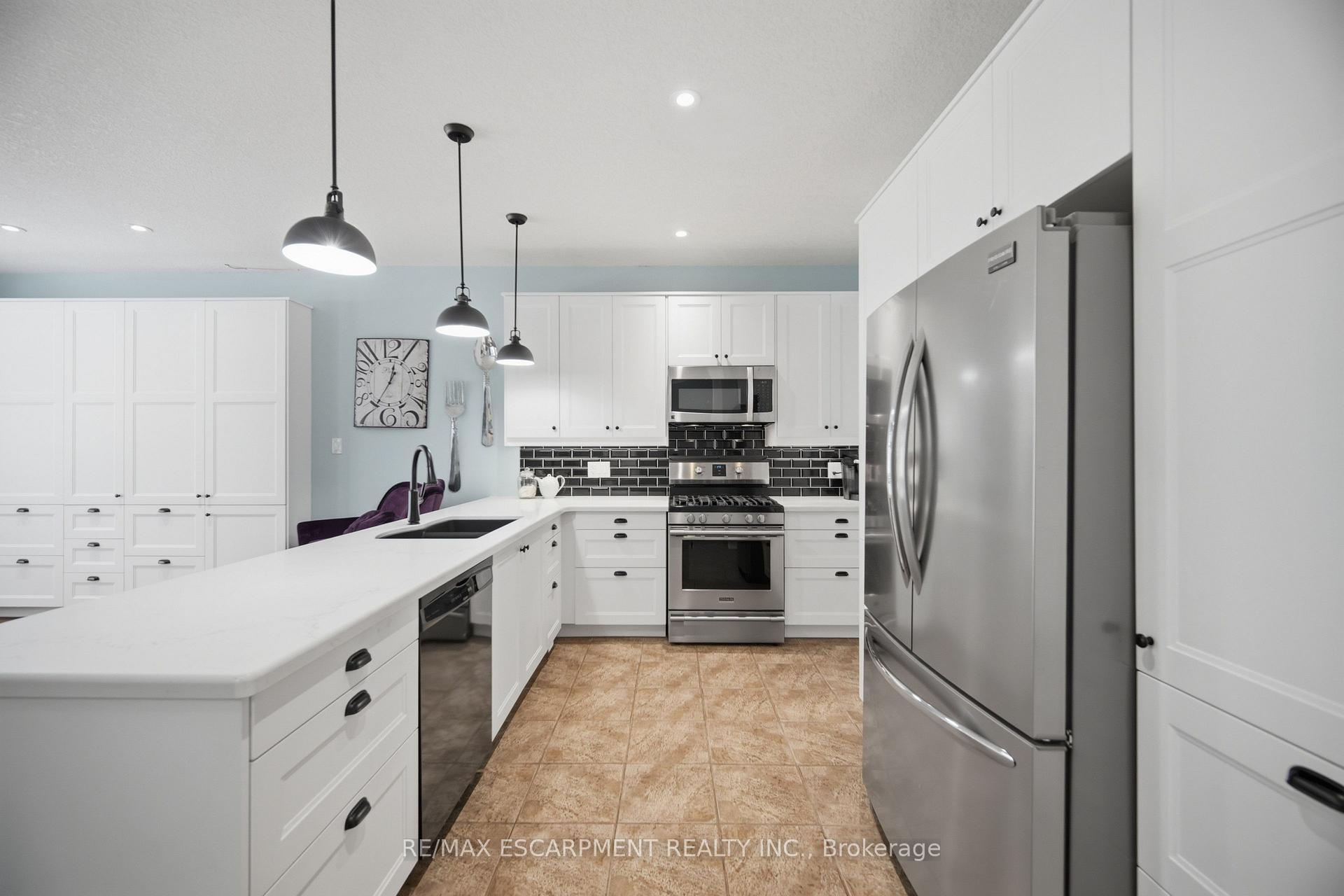 Photo 15 of 40 Sunnycroft Court, Hamilton, Waterdown — HOMEH