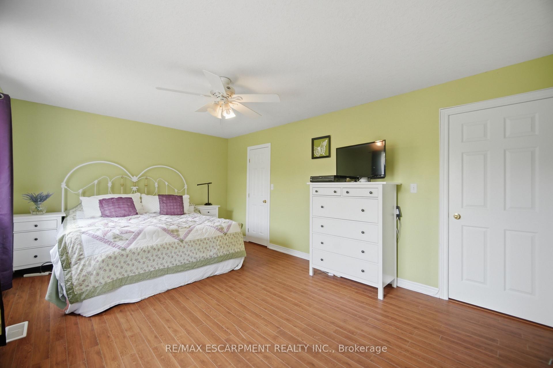 Photo 22 of 40 Sunnycroft Court, Hamilton, Waterdown — HOMEH