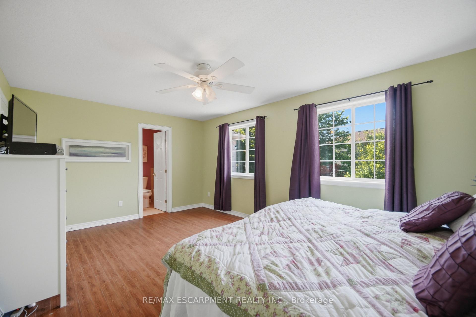 Photo 23 of 40 Sunnycroft Court, Hamilton, Waterdown — HOMEH