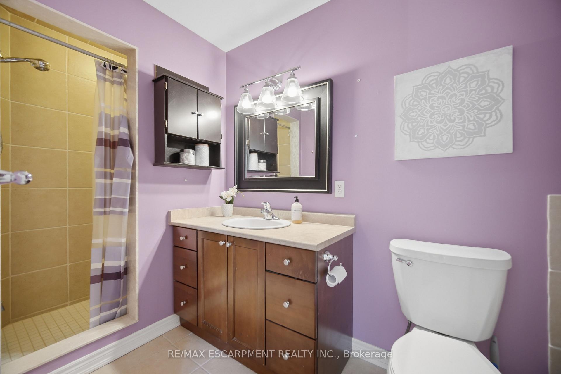 Photo 24 of 40 Sunnycroft Court, Hamilton, Waterdown — HOMEH