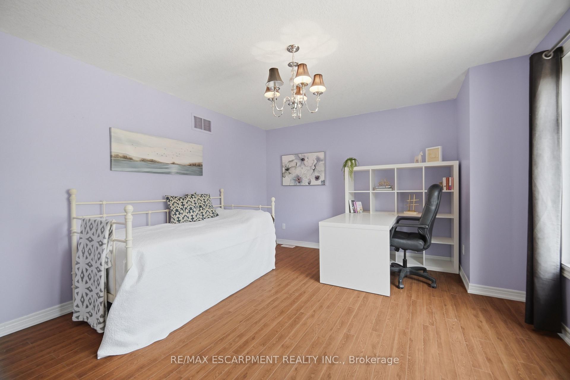 Photo 28 of 40 Sunnycroft Court, Hamilton, Waterdown — HOMEH