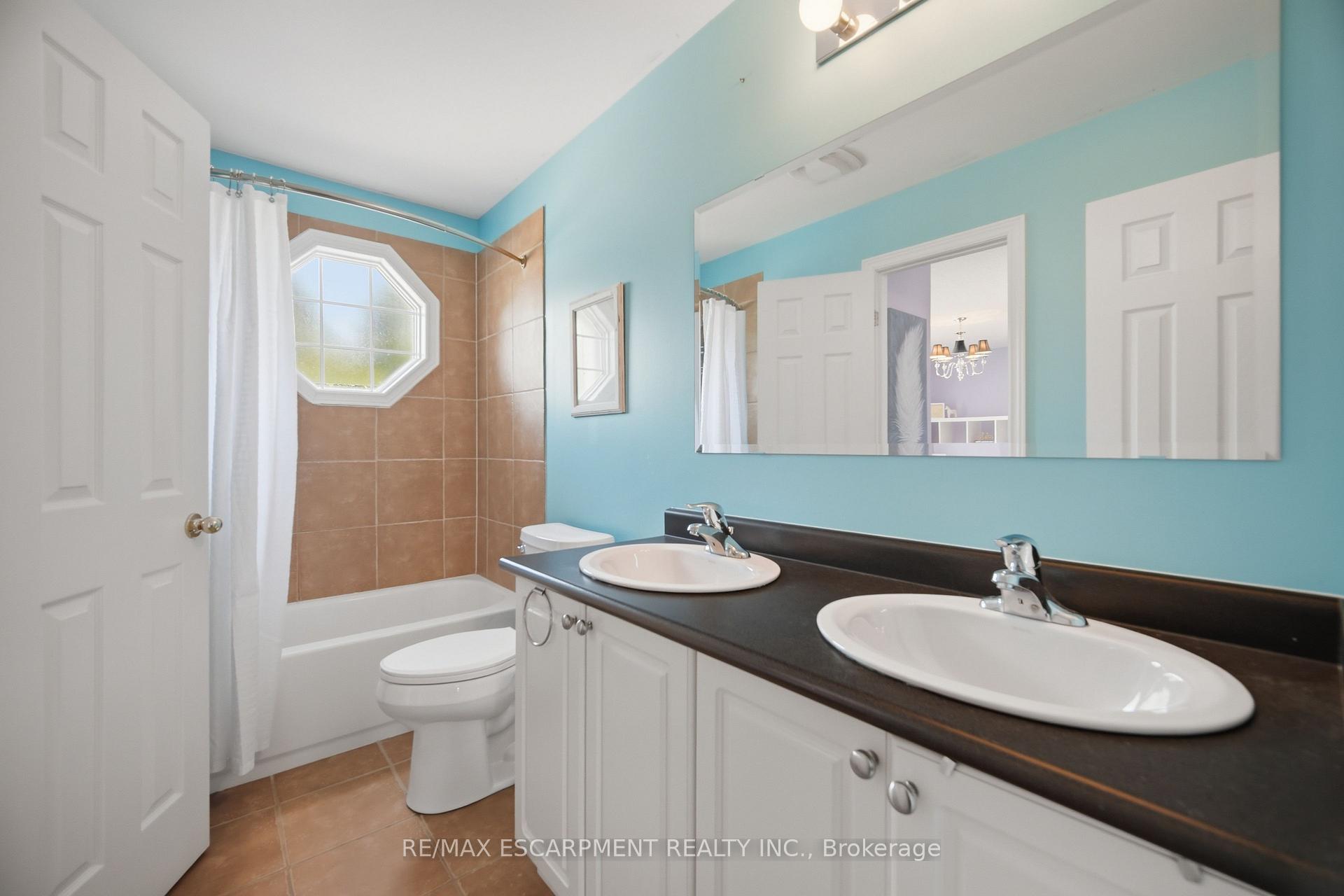 Photo 29 of 40 Sunnycroft Court, Hamilton, Waterdown — HOMEH