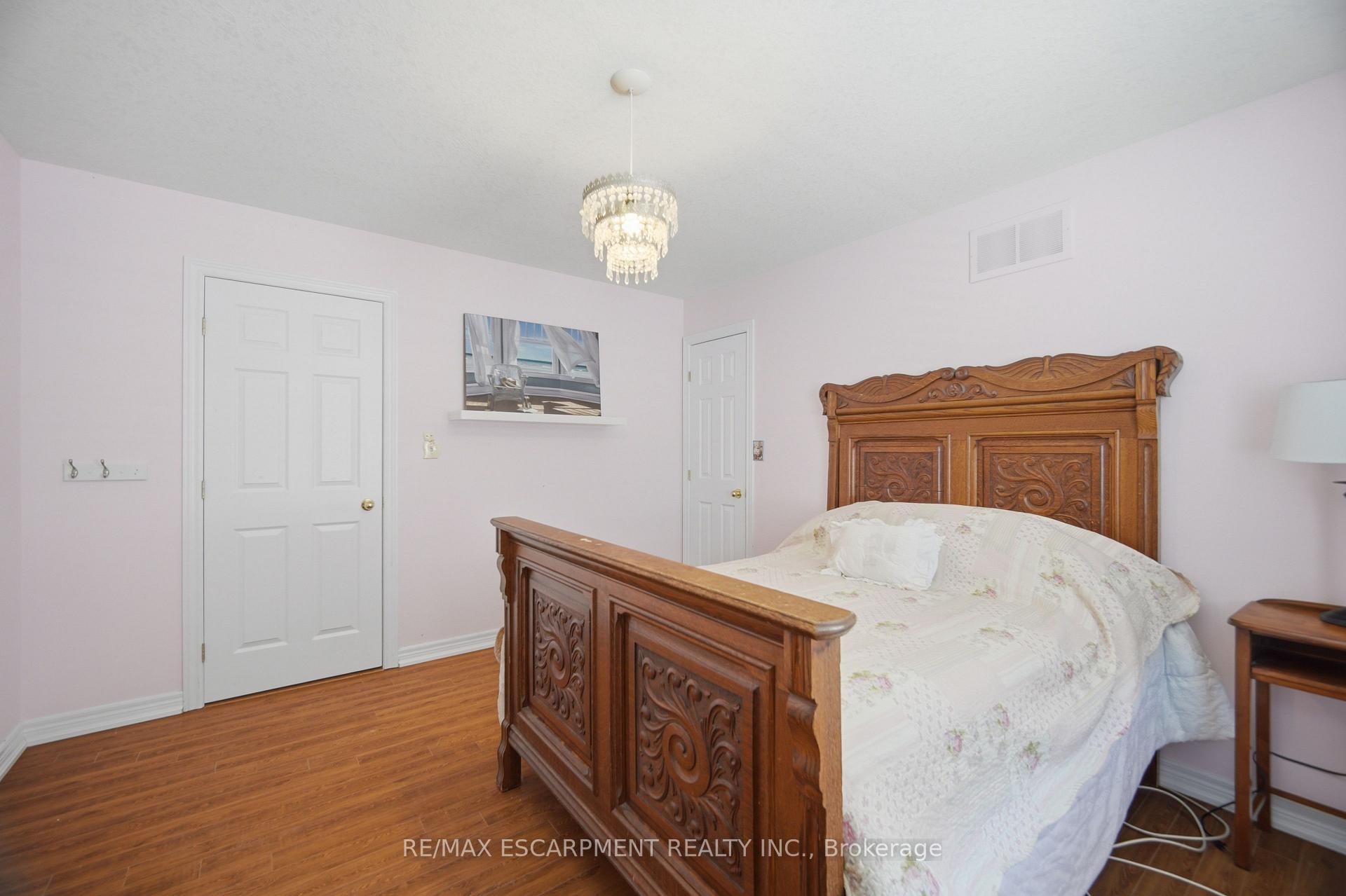 Photo 31 of 40 Sunnycroft Court, Hamilton, Waterdown — HOMEH