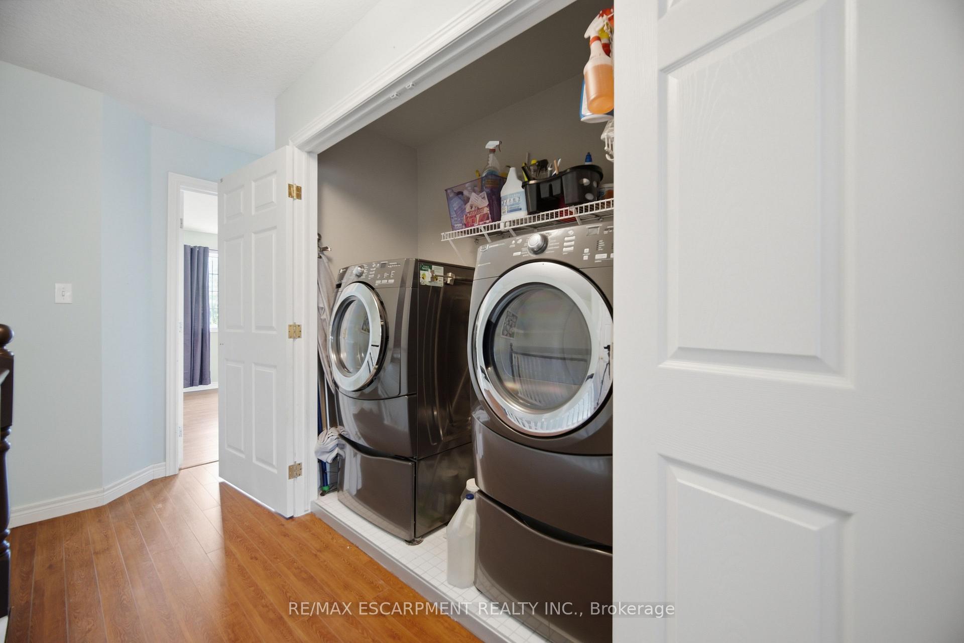 Photo 32 of 40 Sunnycroft Court, Hamilton, Waterdown — HOMEH