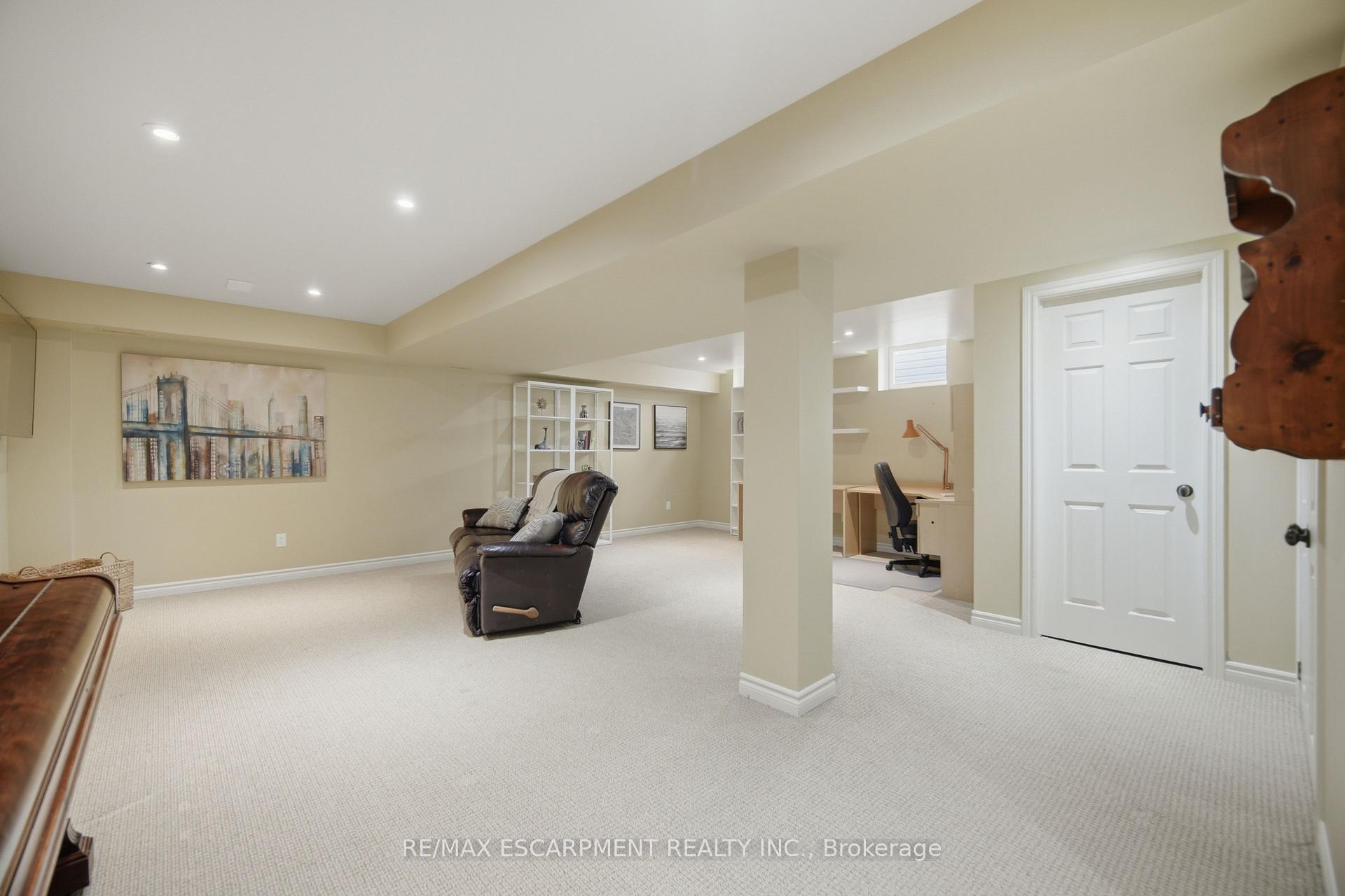 Photo 34 of 40 Sunnycroft Court, Hamilton, Waterdown — HOMEH