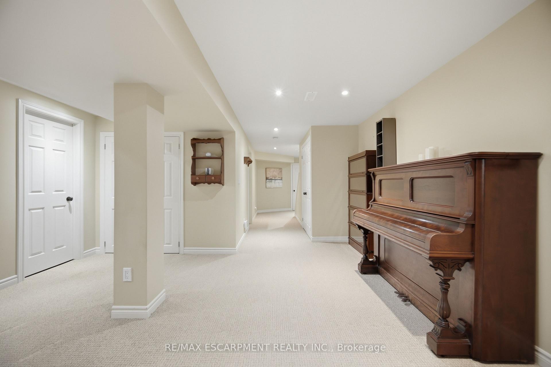 Photo 35 of 40 Sunnycroft Court, Hamilton, Waterdown — HOMEH