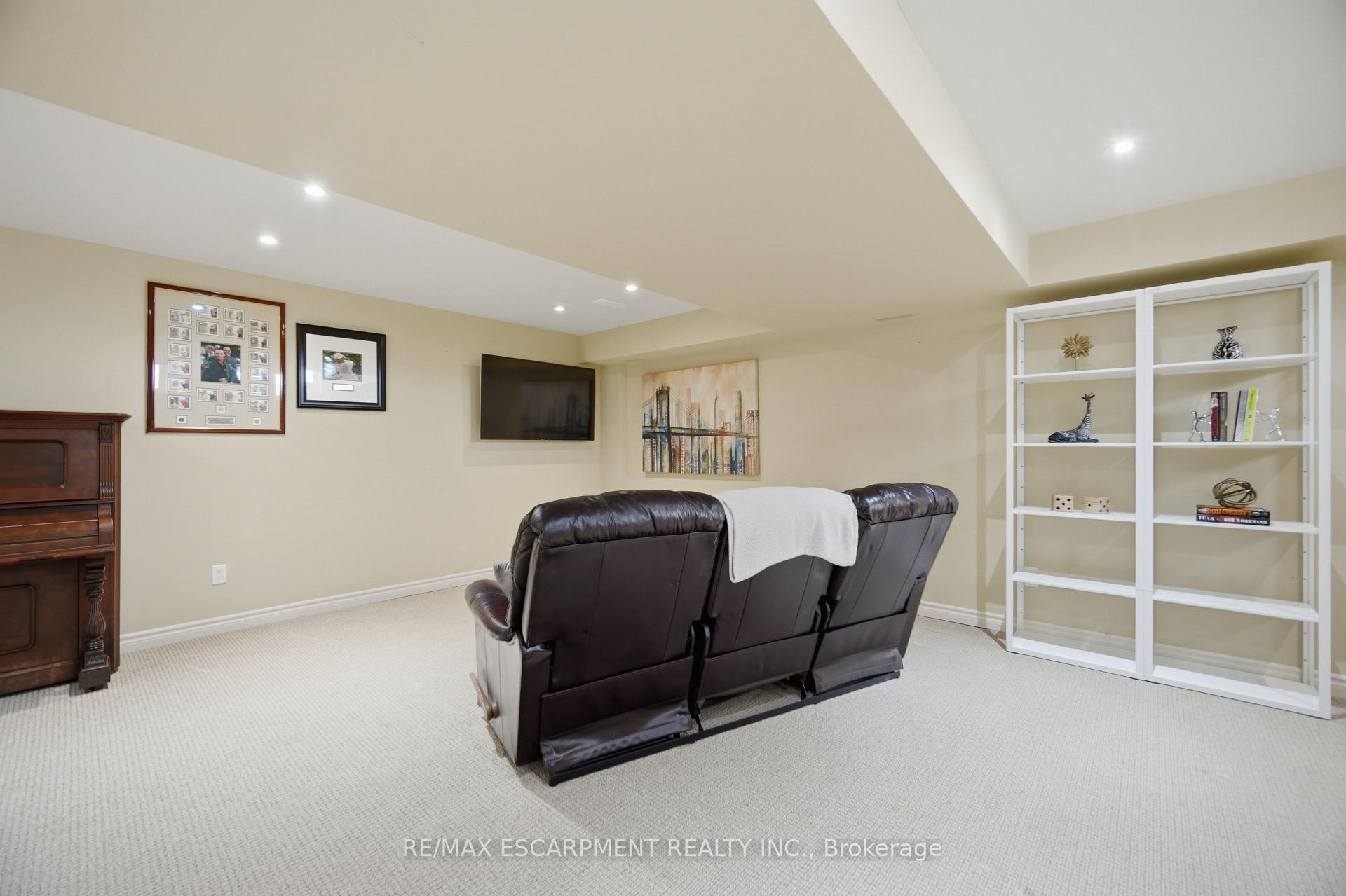 Photo 36 of 40 Sunnycroft Court, Hamilton, Waterdown — HOMEH
