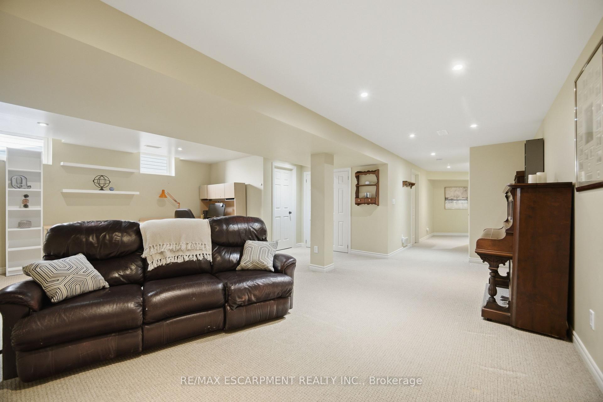 Photo 37 of 40 Sunnycroft Court, Hamilton, Waterdown — HOMEH