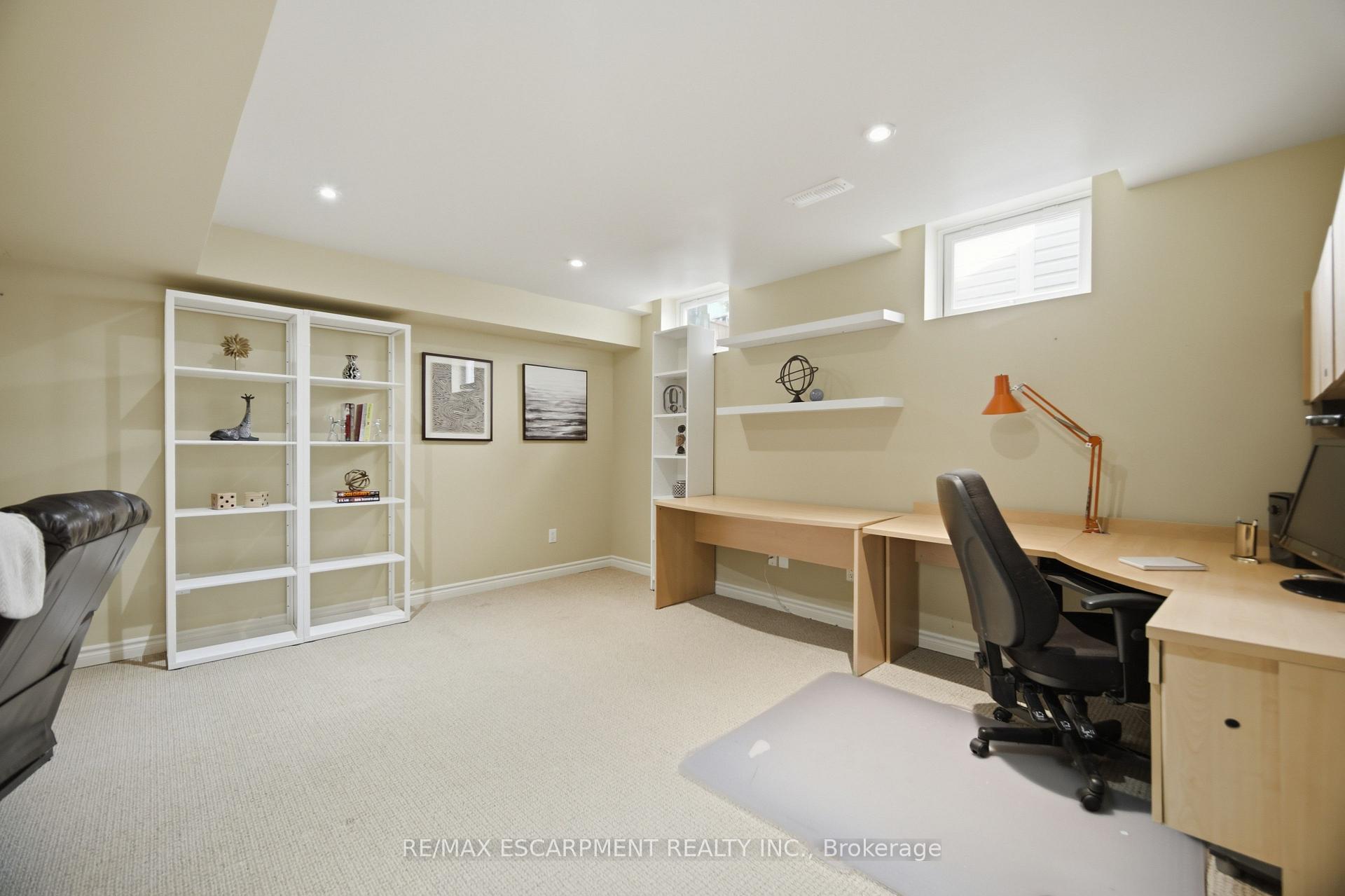 Photo 38 of 40 Sunnycroft Court, Hamilton, Waterdown — HOMEH