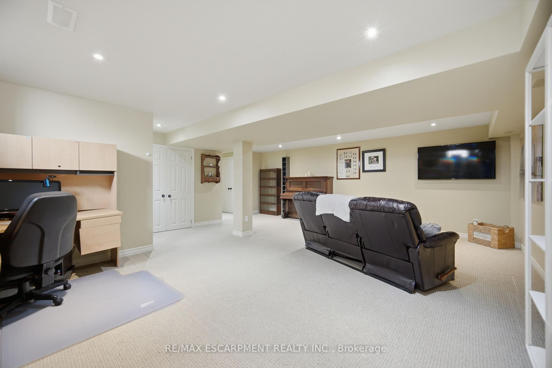 Photo 39 of 40 Sunnycroft Court, Hamilton, Waterdown — HOMEH