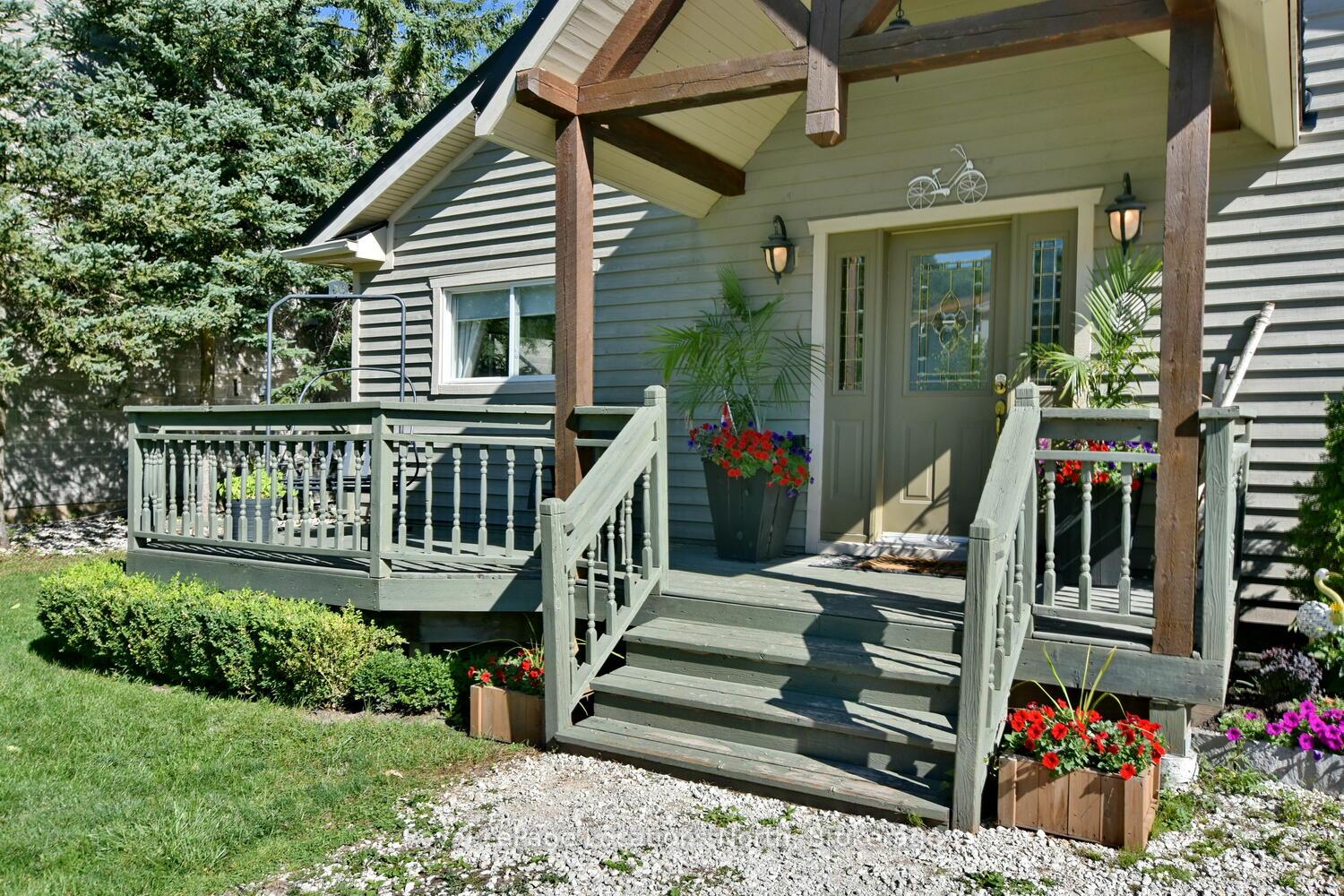 Photo 2 of 154 Carmichael Crescent, Blue Mountains — HOMEH