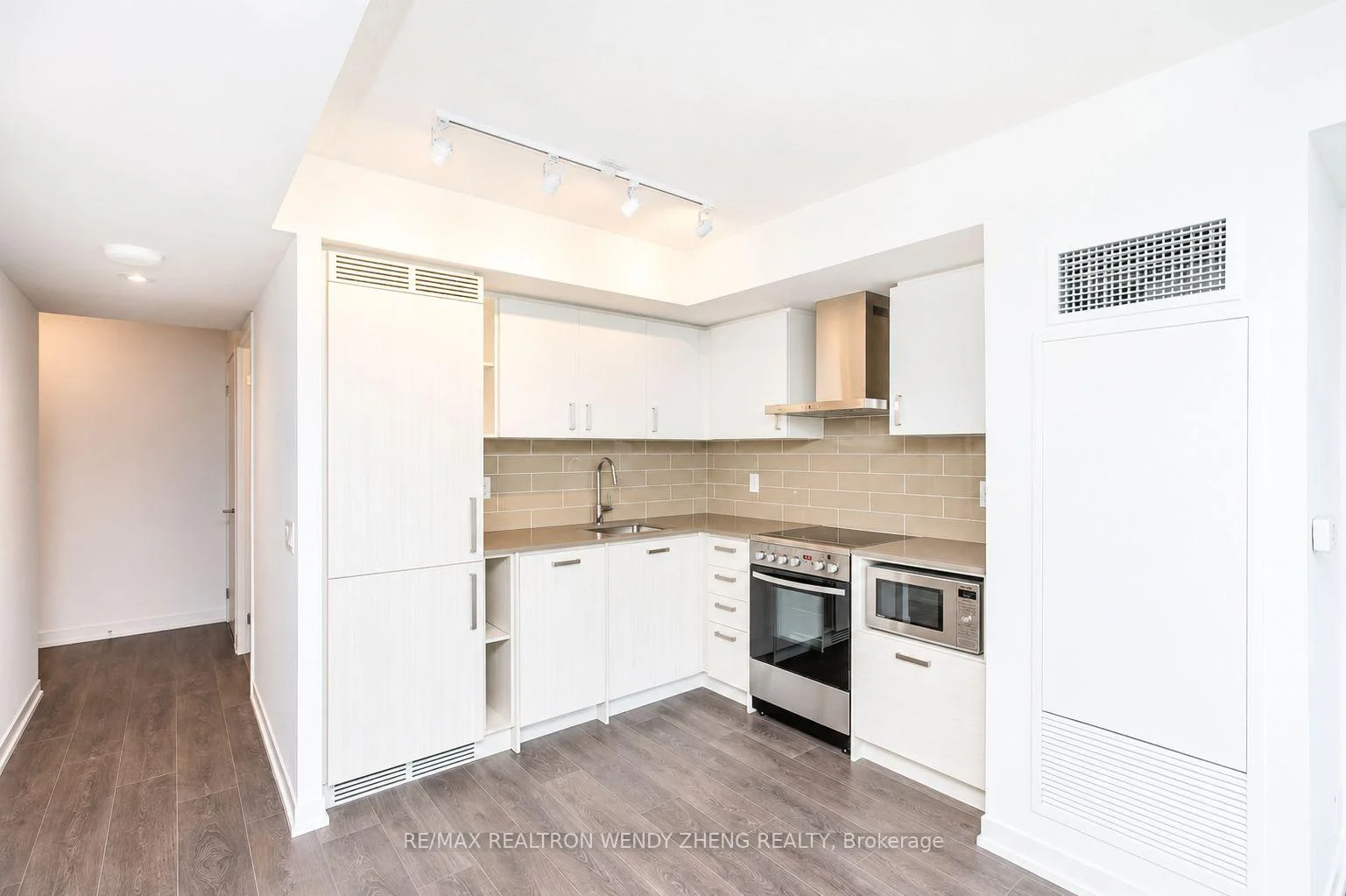 Photo 6 of Unit 1812, 125 Redpath Avenue, Toronto, Mount Pleasant West — HOMEH