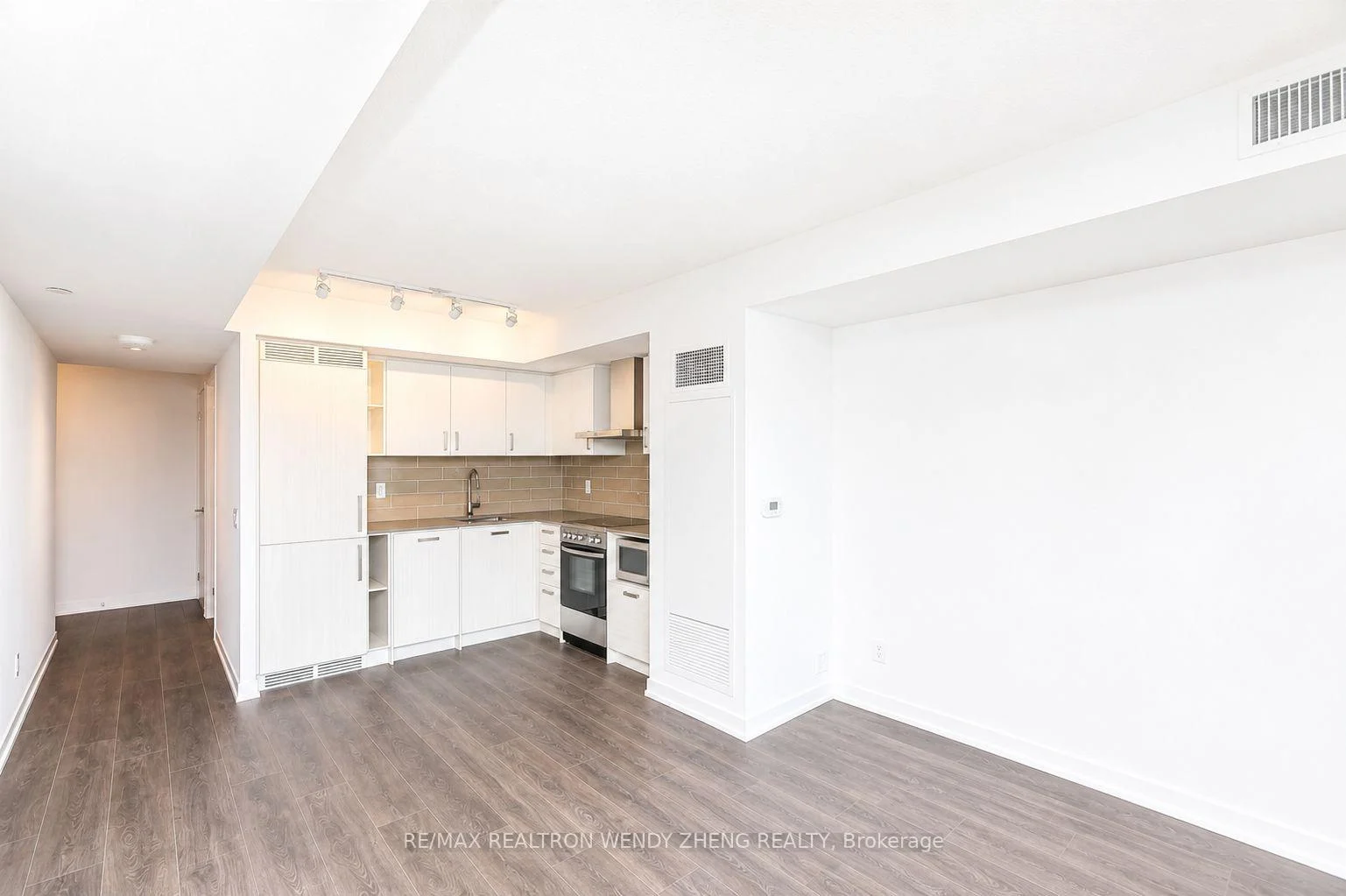 Photo 8 of Unit 1812, 125 Redpath Avenue, Toronto, Mount Pleasant West — HOMEH