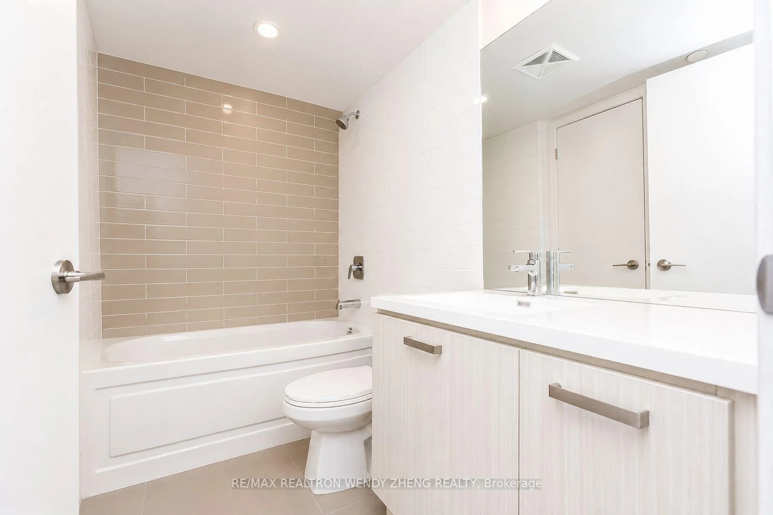 Photo 13 of Unit 1812, 125 Redpath Avenue, Toronto, Mount Pleasant West — HOMEH