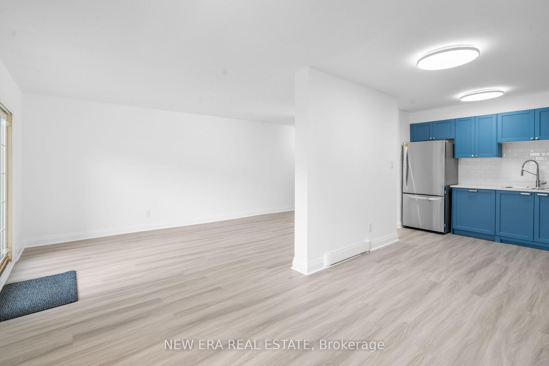 Photo 4 of Unit 6, 2440 Bromsgrove Road, Mississauga, Clarkson — HOMEH