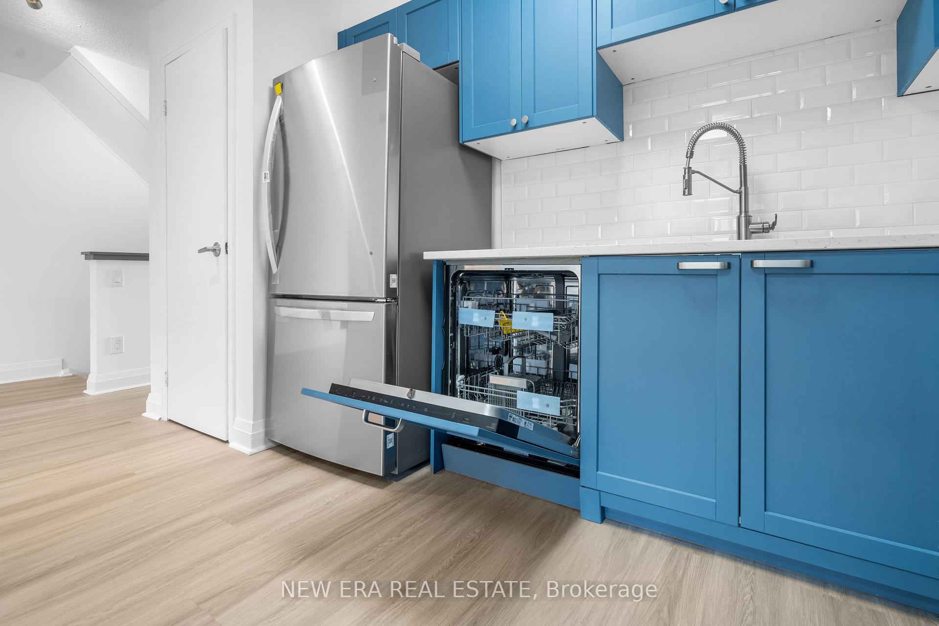 Photo 8 of Unit 6, 2440 Bromsgrove Road, Mississauga, Clarkson — HOMEH
