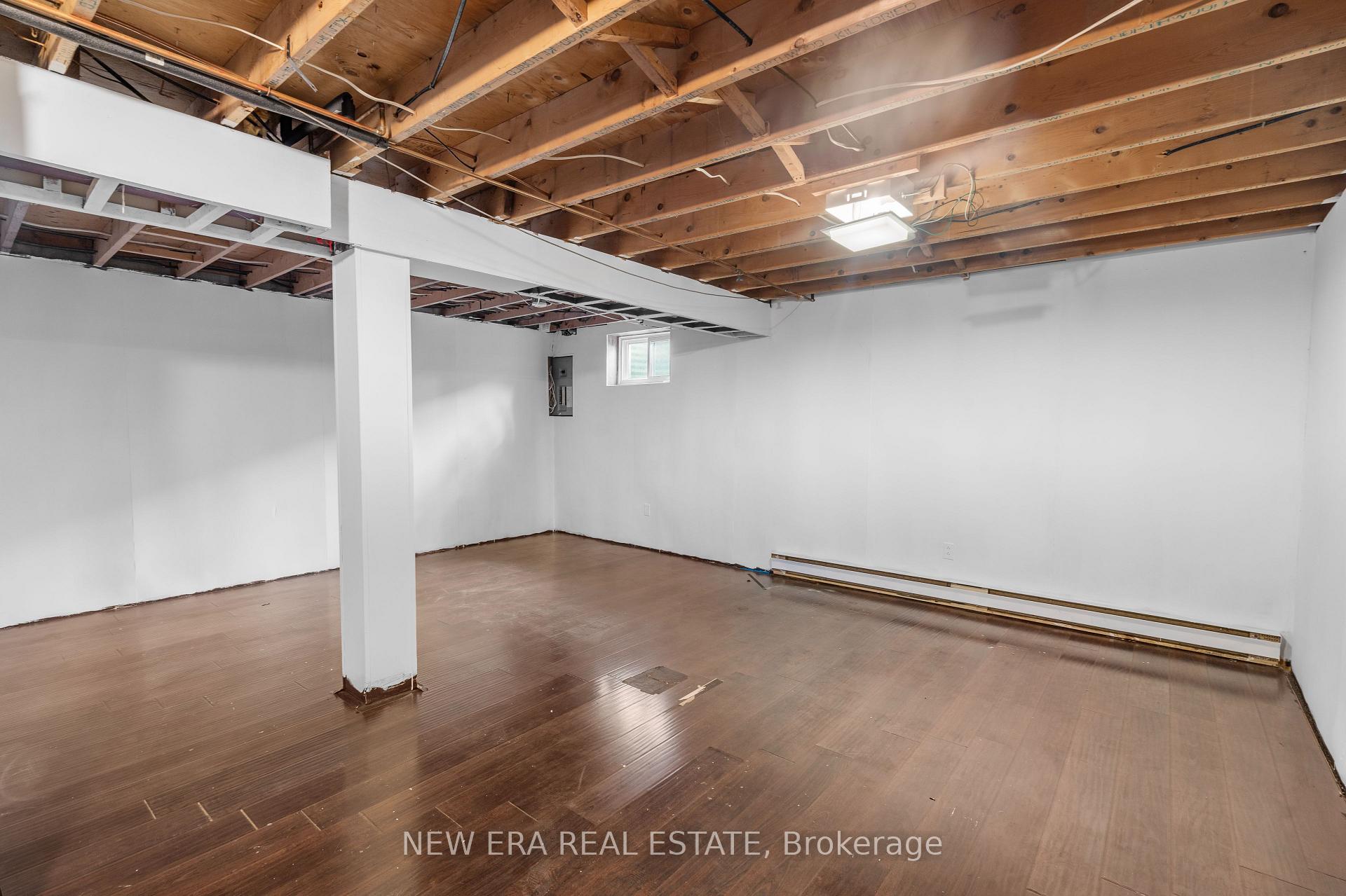 Photo 23 of Unit 6, 2440 Bromsgrove Road, Mississauga, Clarkson — HOMEH