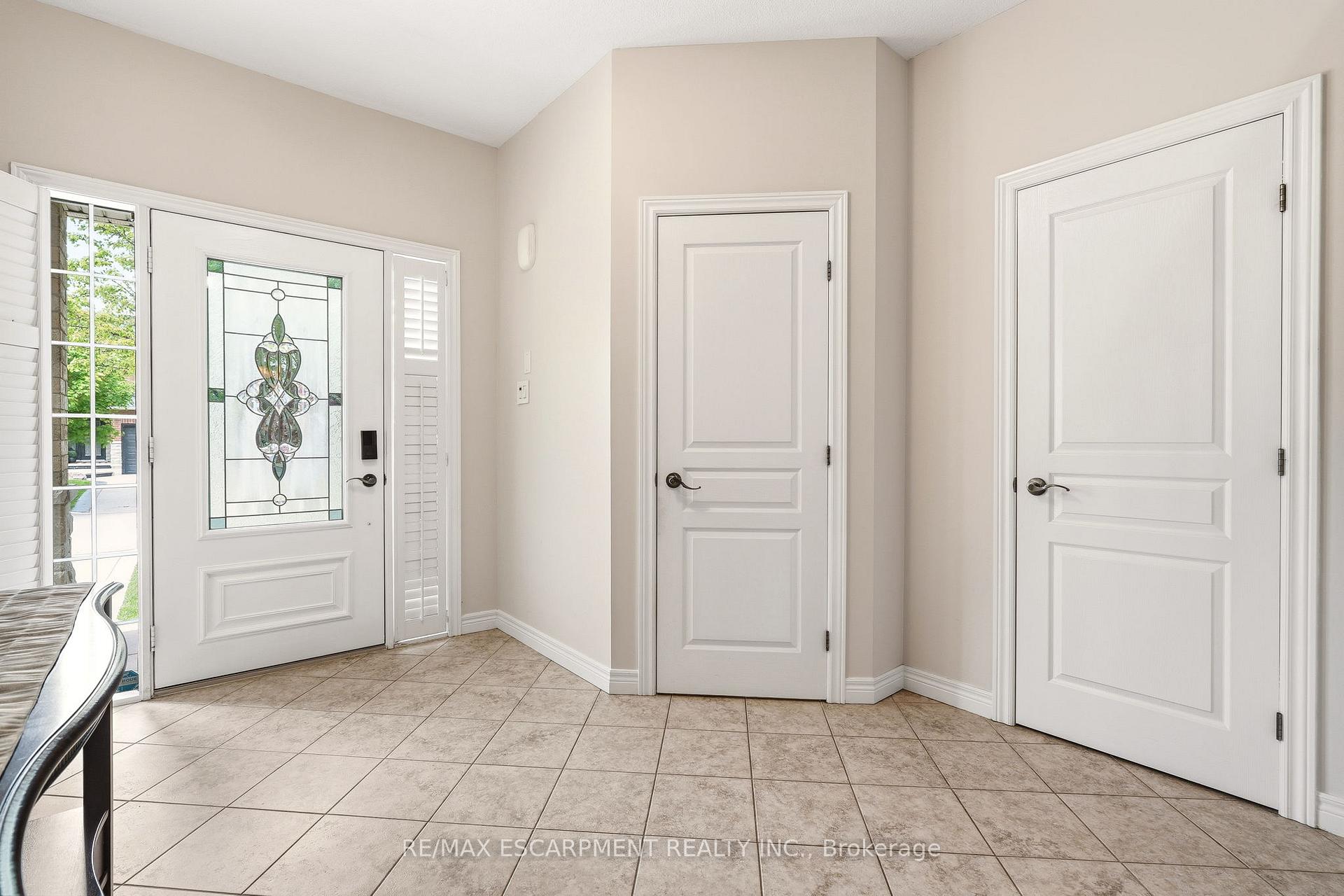 Photo 4 of 64 Wilbur Drive, Hamilton, Binbrook — HOMEH