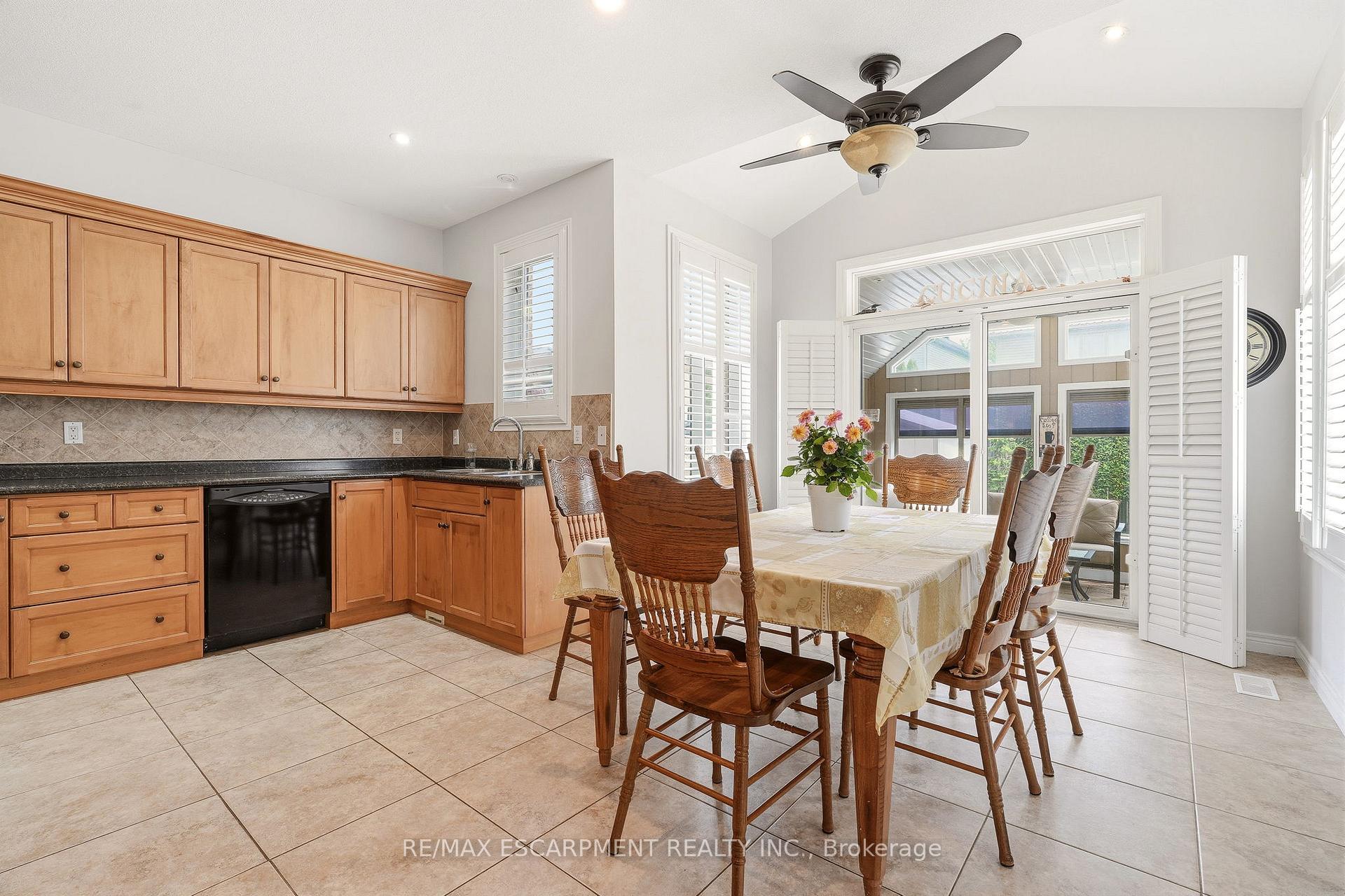 Photo 11 of 64 Wilbur Drive, Hamilton, Binbrook — HOMEH