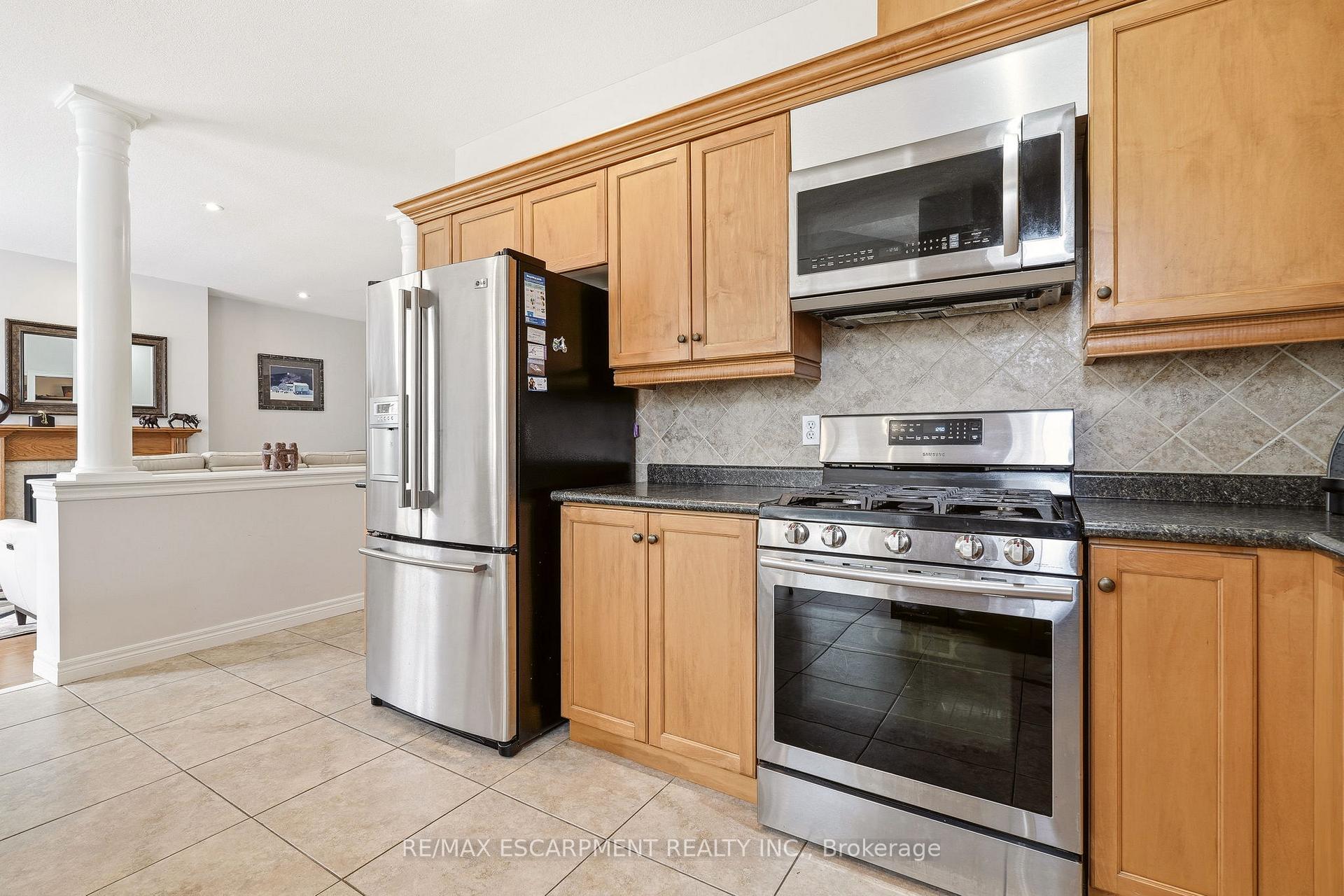 Photo 13 of 64 Wilbur Drive, Hamilton, Binbrook — HOMEH