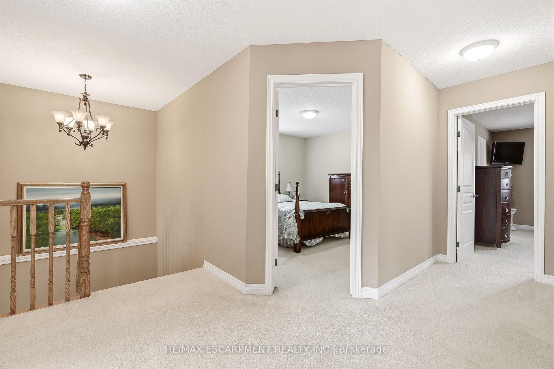 Photo 15 of 64 Wilbur Drive, Hamilton, Binbrook — HOMEH