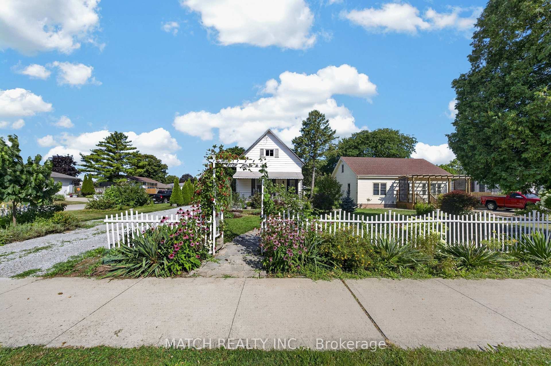 Photo 29 of 45 Oxley Drive, Chatham-Kent, Chatham — HOMEH