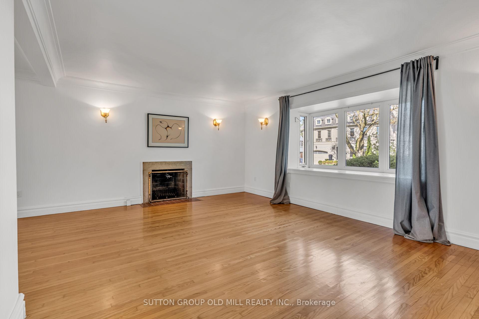 Photo 4 of 29 Robin Hood Road, Etobicoke, Edenbridge-Humber Valley — HOMEH