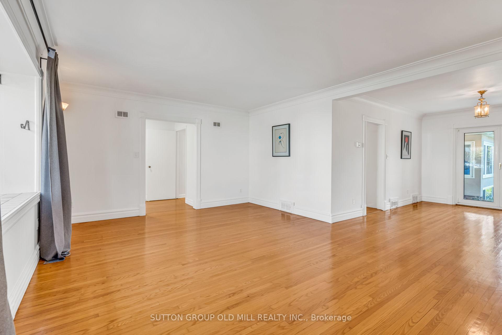 Photo 6 of 29 Robin Hood Road, Etobicoke, Edenbridge-Humber Valley — HOMEH