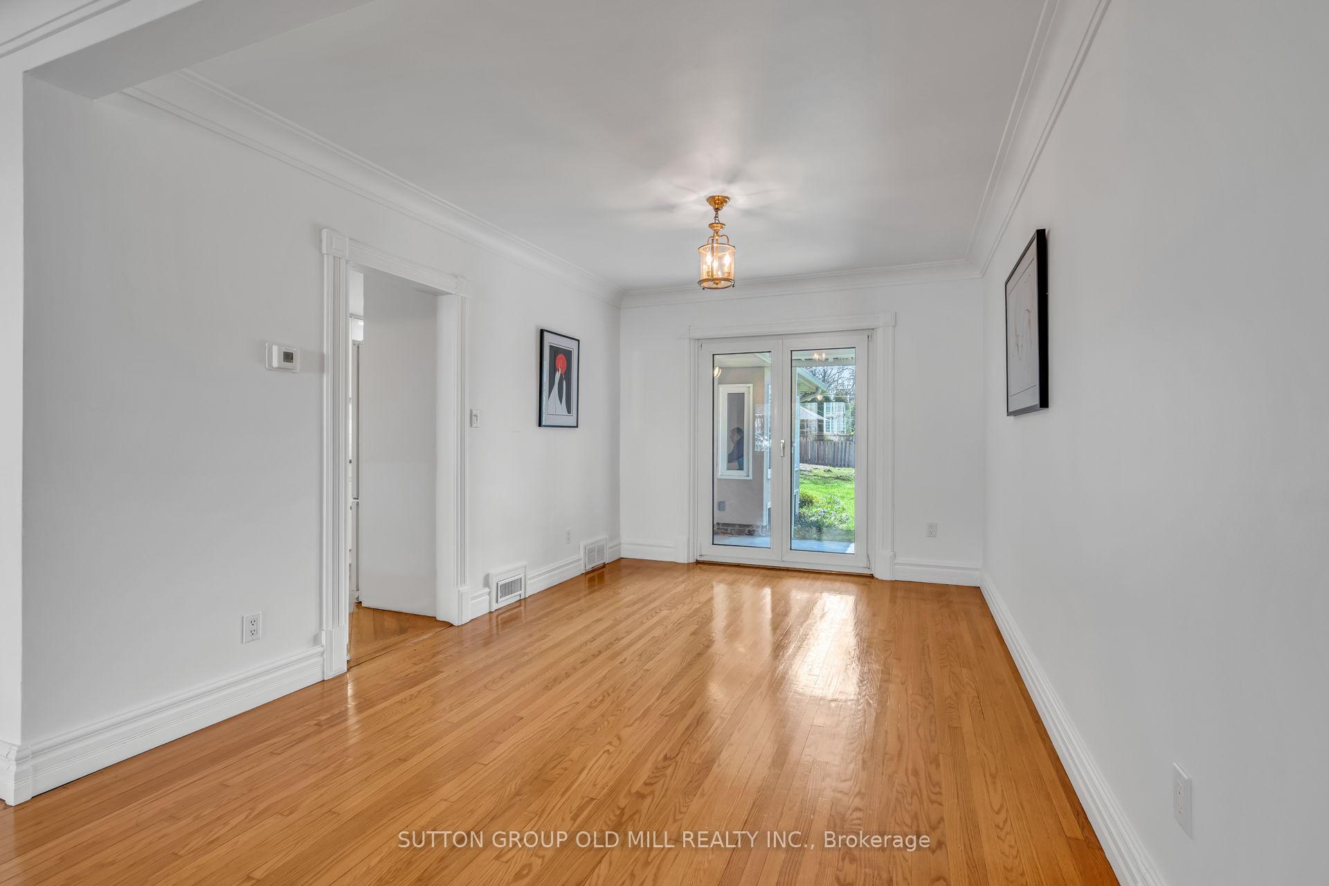 Photo 7 of 29 Robin Hood Road, Etobicoke, Edenbridge-Humber Valley — HOMEH