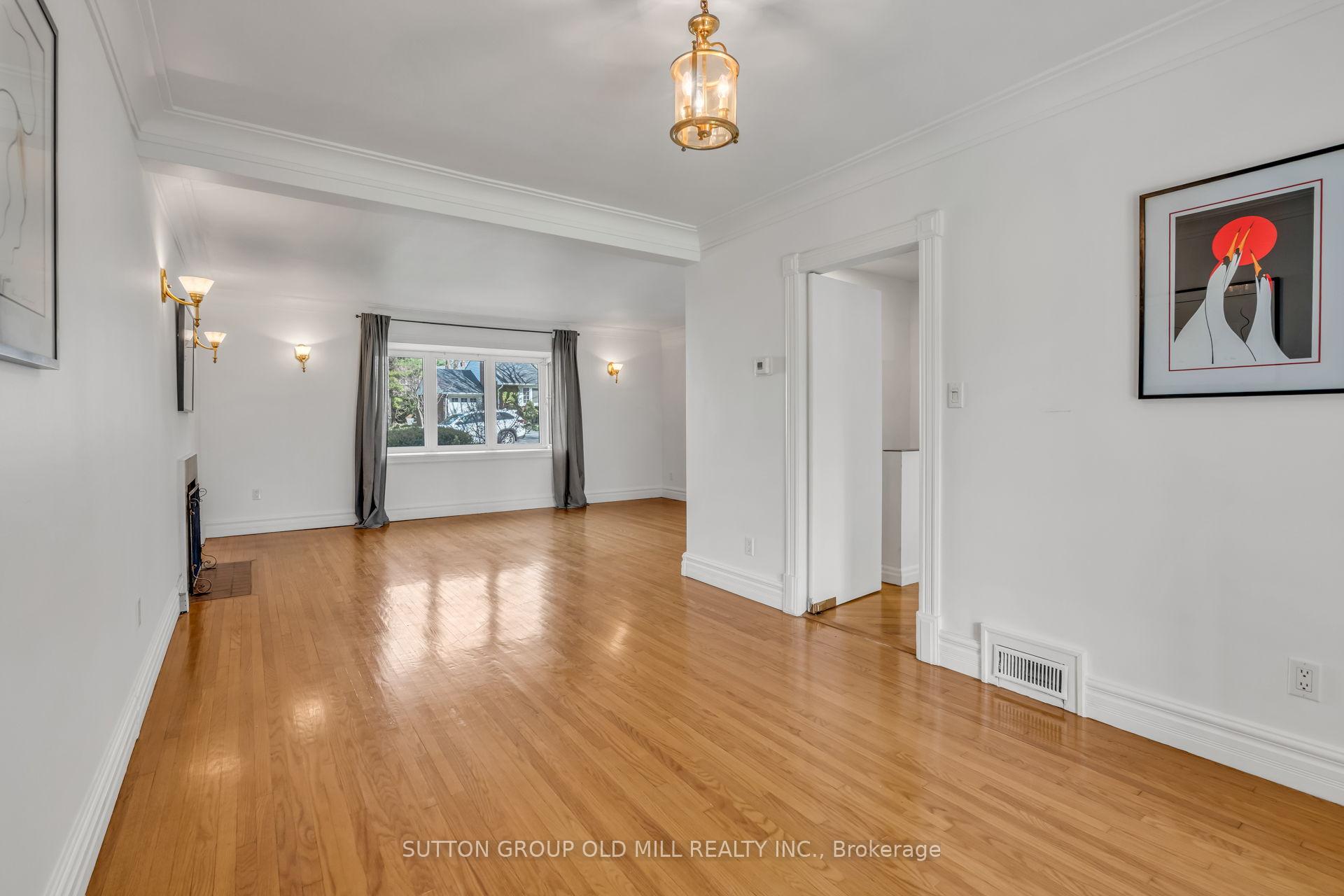 Photo 8 of 29 Robin Hood Road, Etobicoke, Edenbridge-Humber Valley — HOMEH