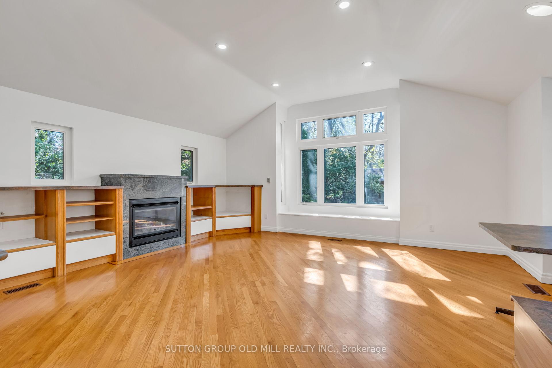 Photo 12 of 29 Robin Hood Road, Etobicoke, Edenbridge-Humber Valley — HOMEH