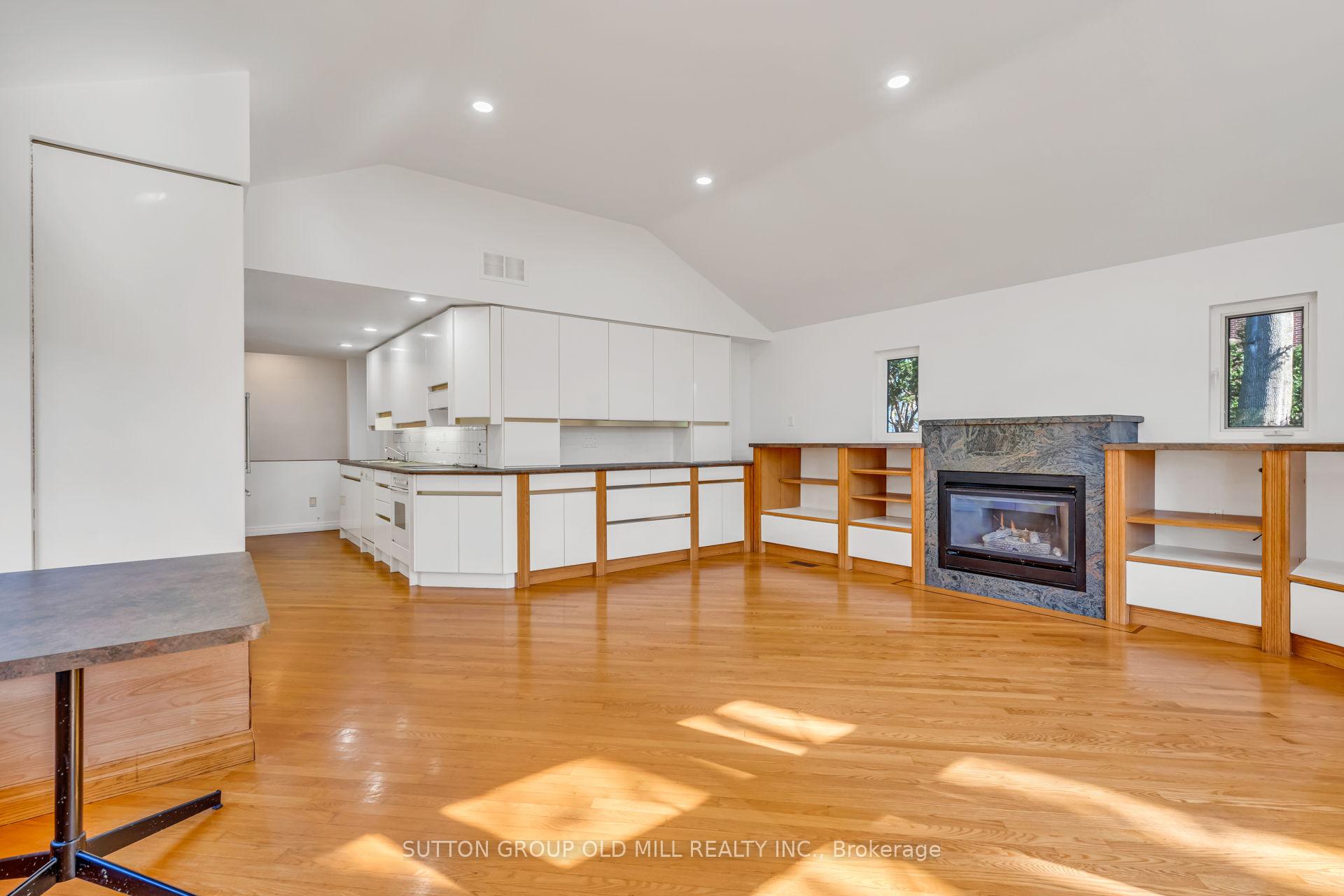 Photo 14 of 29 Robin Hood Road, Etobicoke, Edenbridge-Humber Valley — HOMEH
