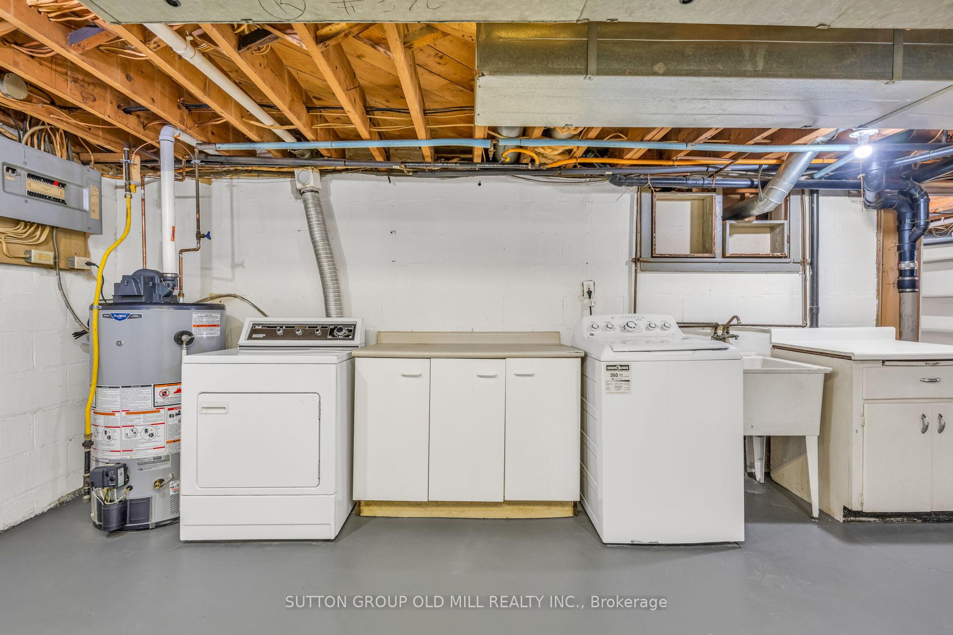 Photo 25 of 29 Robin Hood Road, Etobicoke, Edenbridge-Humber Valley — HOMEH