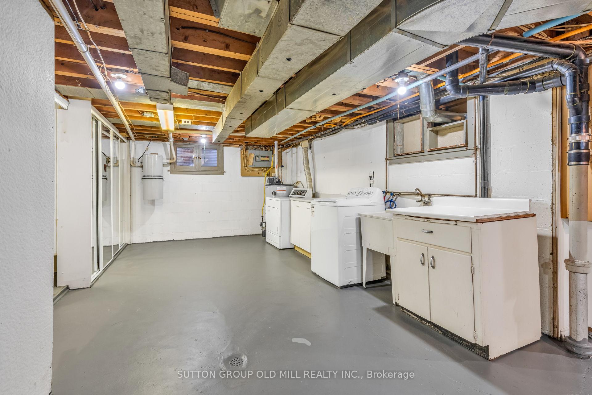 Photo 26 of 29 Robin Hood Road, Etobicoke, Edenbridge-Humber Valley — HOMEH
