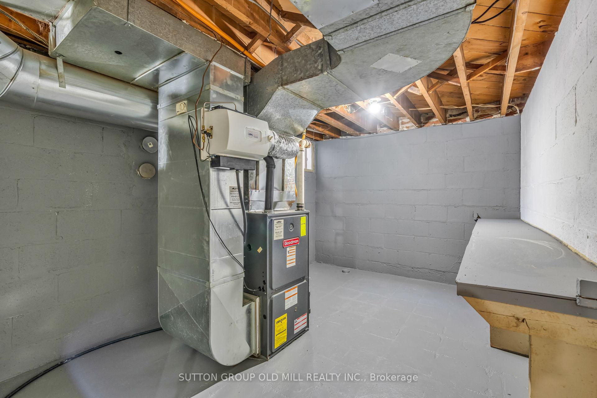 Photo 27 of 29 Robin Hood Road, Etobicoke, Edenbridge-Humber Valley — HOMEH