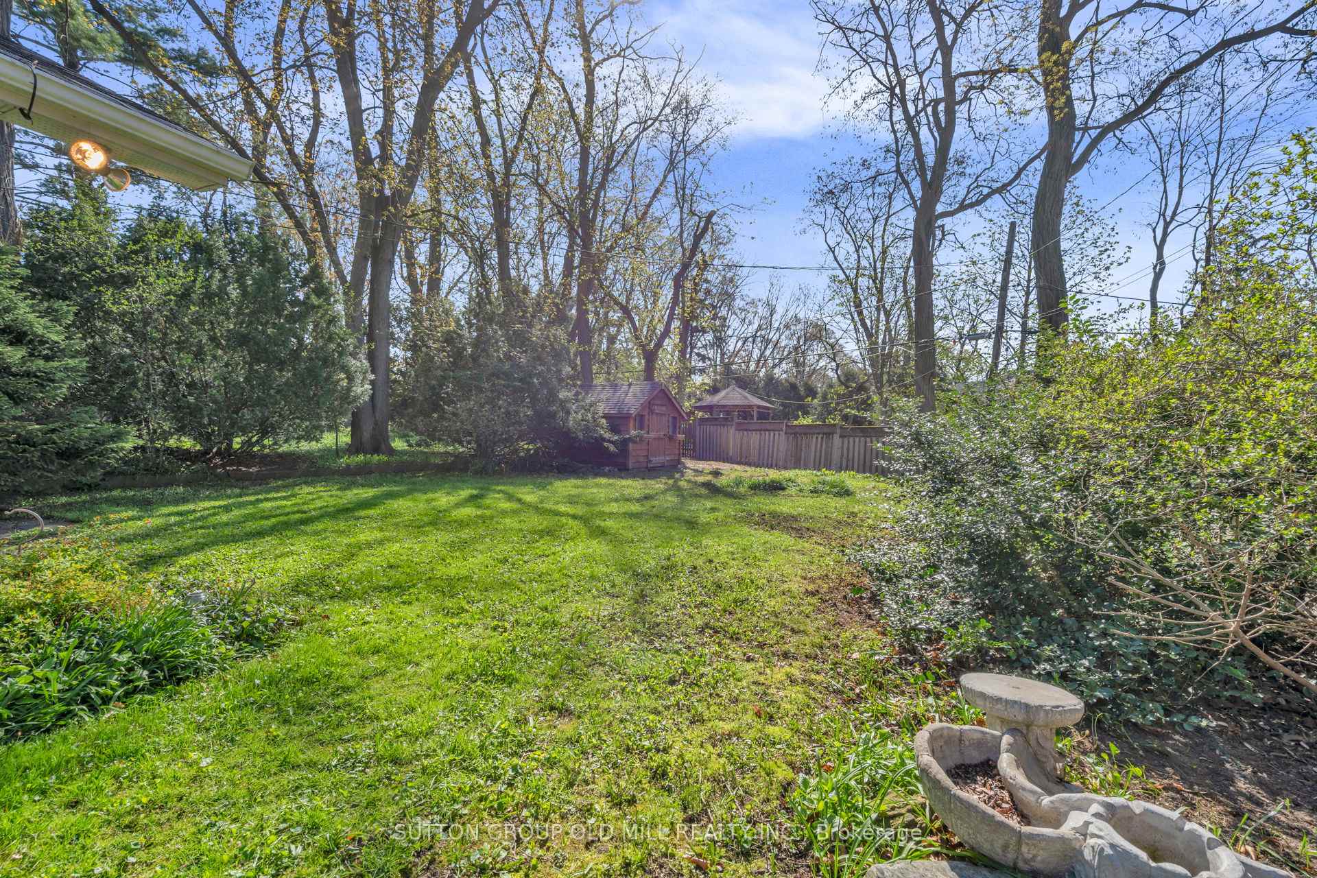Photo 29 of 29 Robin Hood Road, Etobicoke, Edenbridge-Humber Valley — HOMEH
