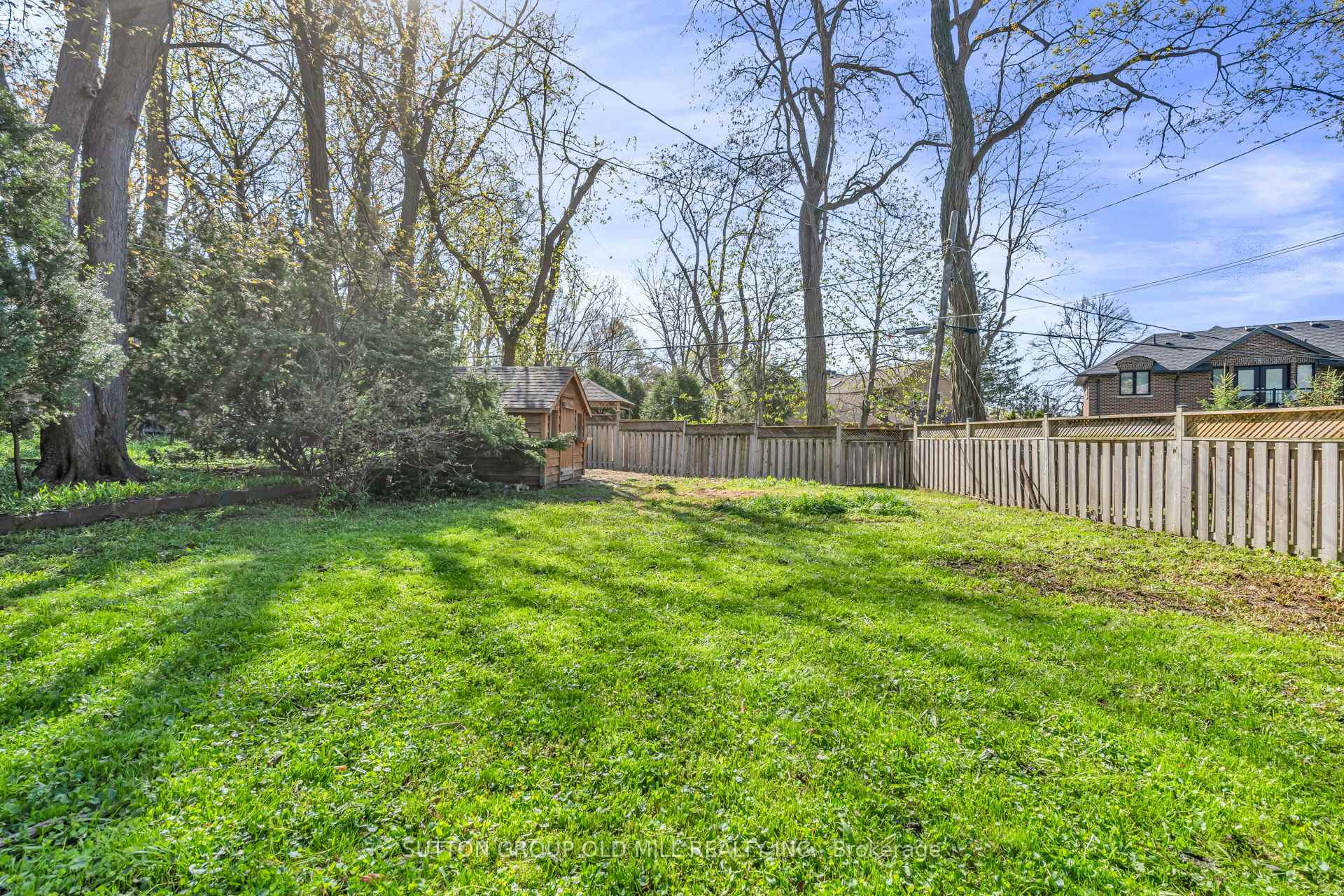 Photo 30 of 29 Robin Hood Road, Etobicoke, Edenbridge-Humber Valley — HOMEH