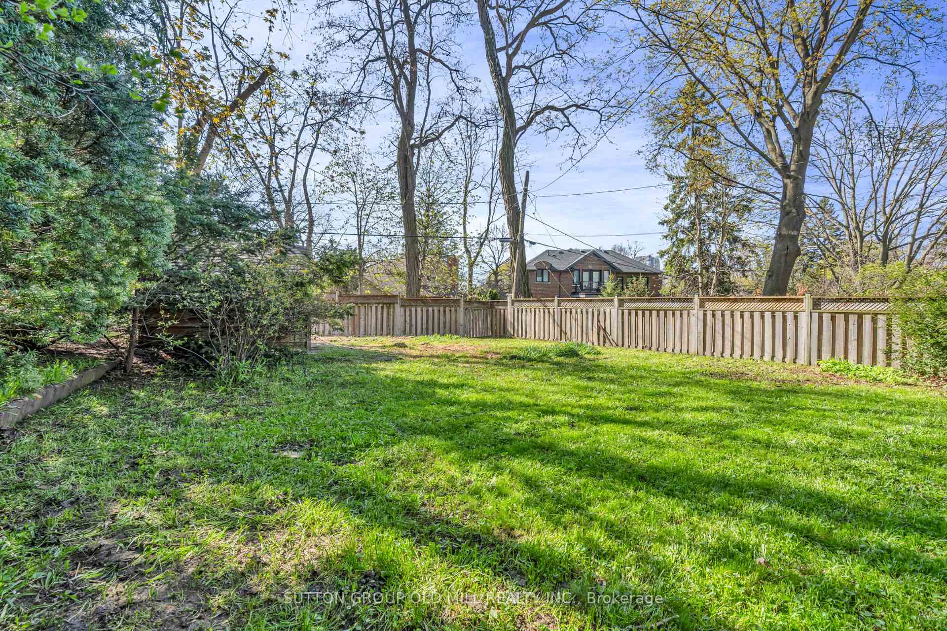 Photo 31 of 29 Robin Hood Road, Etobicoke, Edenbridge-Humber Valley — HOMEH