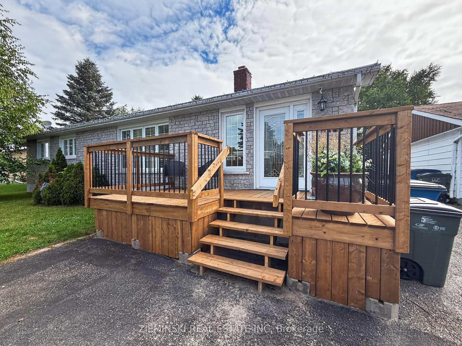 Photo of 284 Fourteenth Avenue